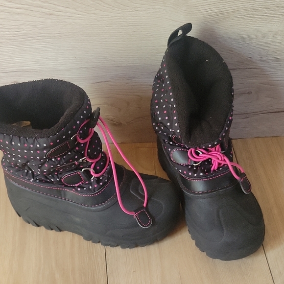 Stylish Black and Pink Kids Snow Boots - Picture 2 of 4